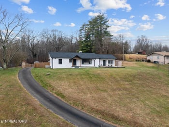 448 Woolsey Rd, Harriman, TN 37748