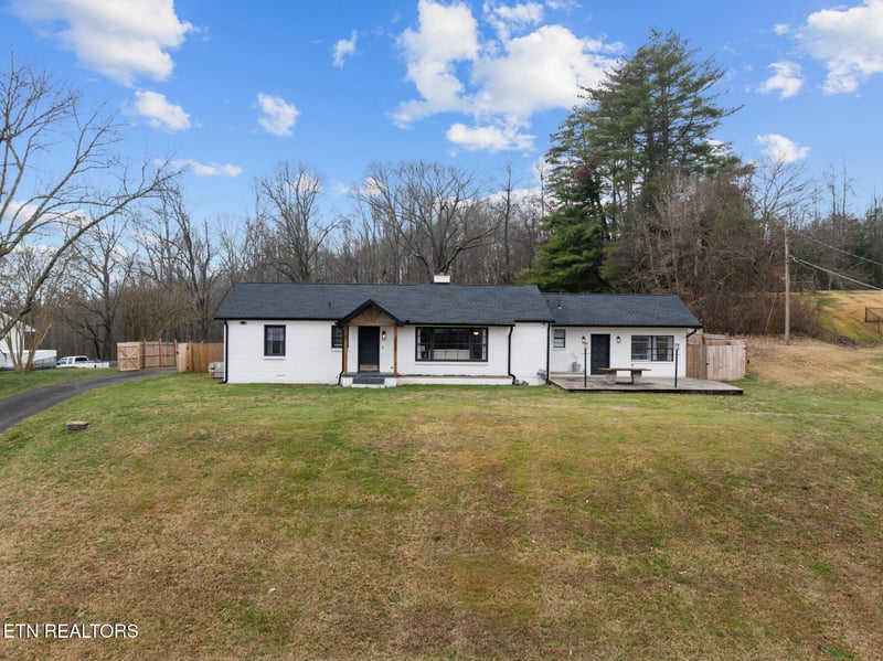 448 Woolsey Rd, Harriman, TN 37748