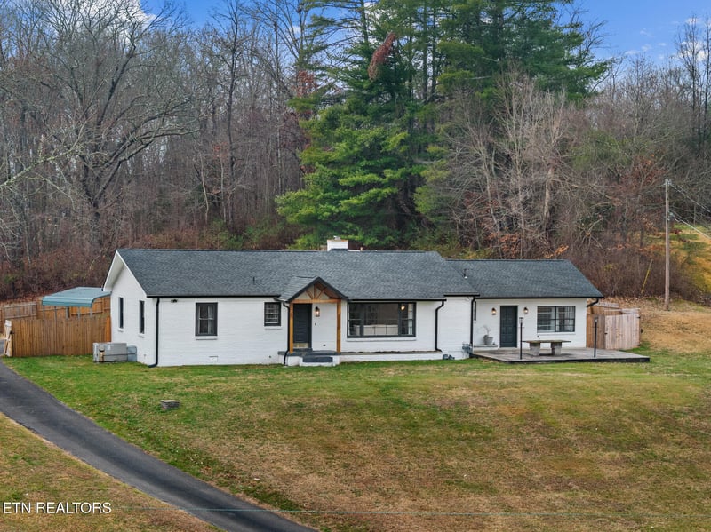 448 Woolsey Rd, Harriman, TN 37748