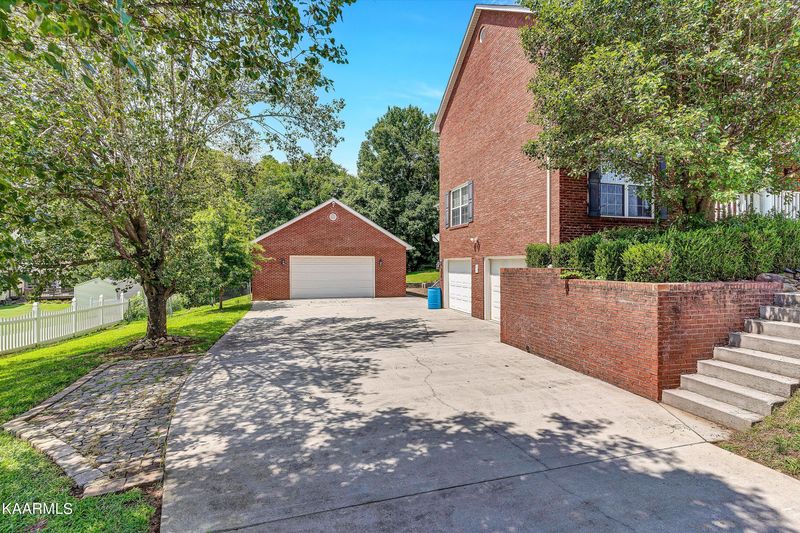 449 Meadowlake Cir, Seymour, TN 37865
