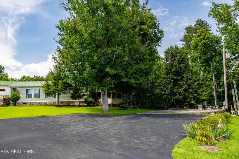 449 Mountain Thrush Dr, Townsend, TN 37882