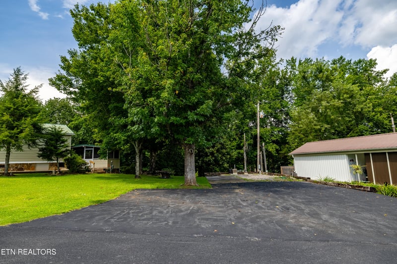 449 Mountain Thrush Dr, Townsend, TN 37882