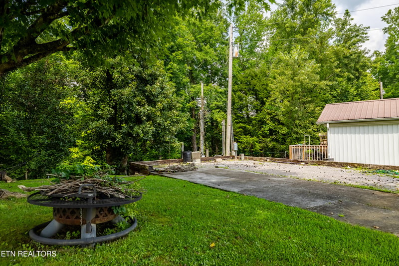 449 Mountain Thrush Dr, Townsend, TN 37882