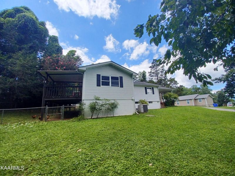 45 Outer Dr, Oak Ridge, TN 37830