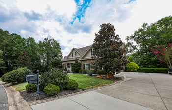 45 Riverside Dr, Oak Ridge, TN 37830
