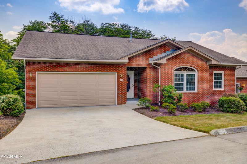 45 Riverview Dr, Oak Ridge, TN 37830