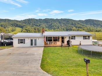450 Clinch View Ln, Washburn, TN 37888