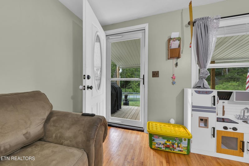 450 Clinch View Ln, Washburn, TN 37888