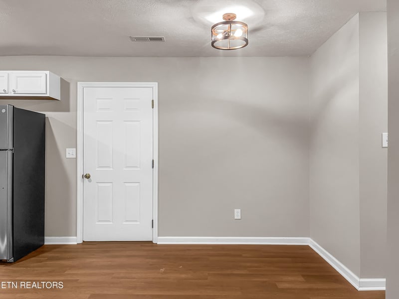 450 Executive Meadows Dr, Lenoir City, TN 37771
