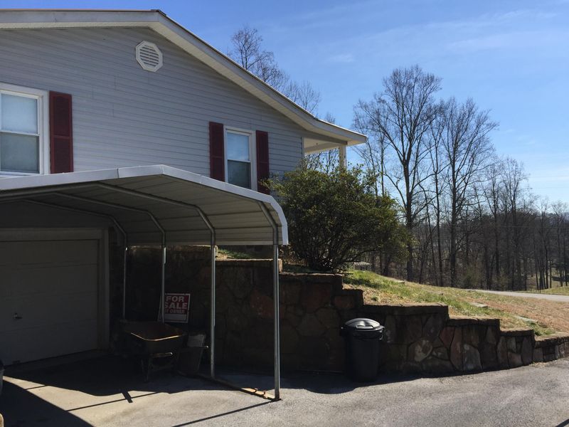 450 Hatmaker Ridge Rd, Jacksboro, TN 37757