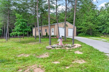 450 Locksley Cir, Crossville, TN 38555