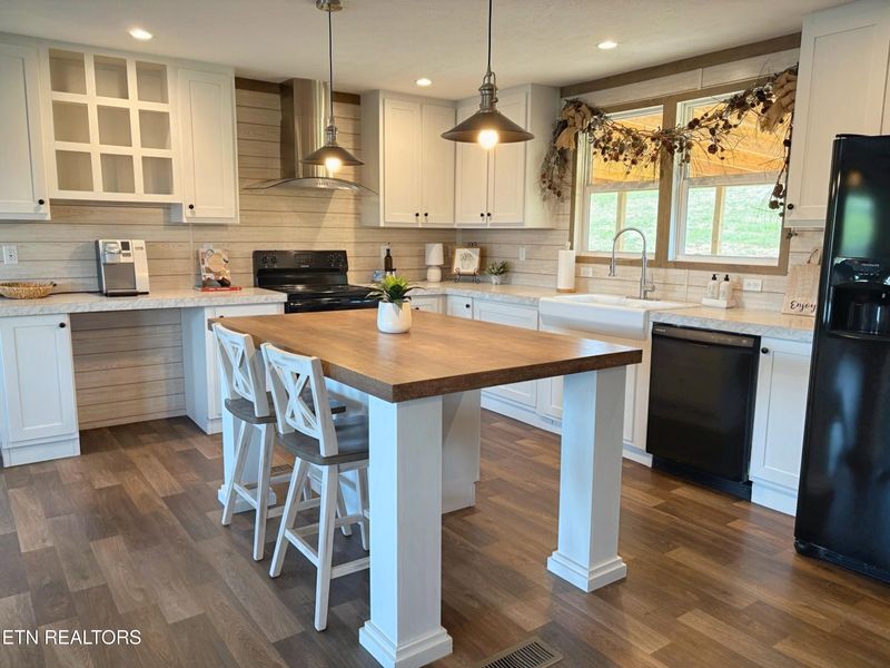 4501 Shipe Rd, Corryton, TN 37721