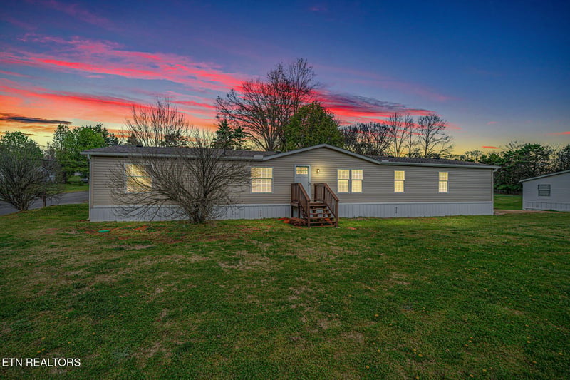 4504 Winslow Dr, Strawberry Plains, TN 37871