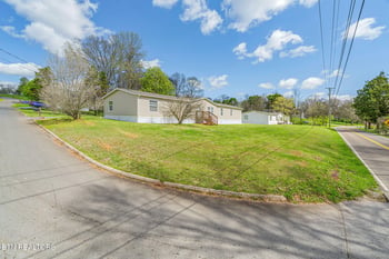 4504 Winslow Dr, Strawberry Plains, TN 37871