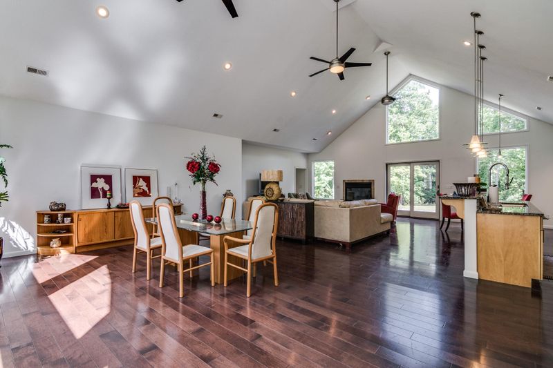 451 Caney Creek Dr, Crossville, TN 38571