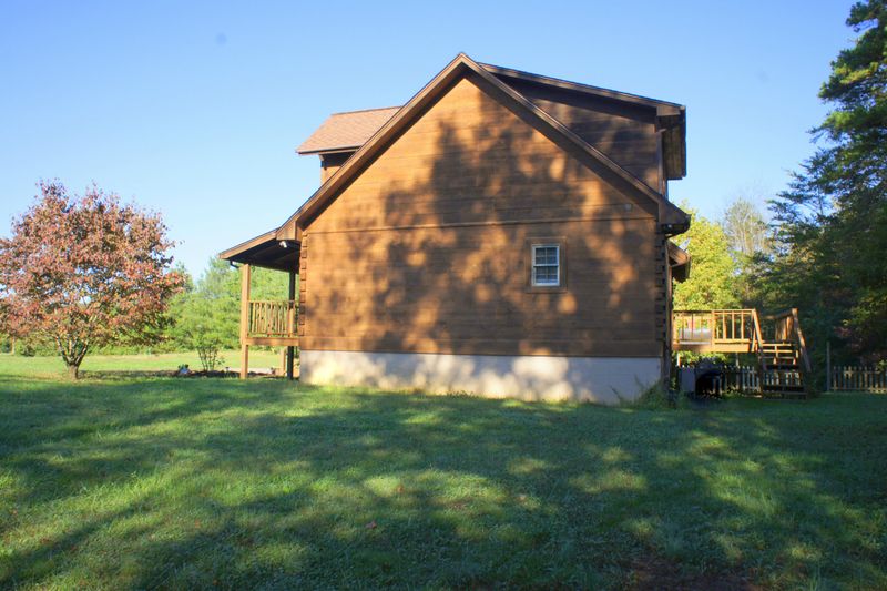 451 Joel Rd, Oliver Springs, TN 37840
