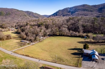 4510 Rocky Branch Rd, Walland, TN 37886