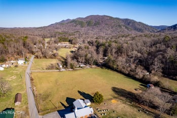 4510 Rocky Branch Rd, Walland, TN 37886