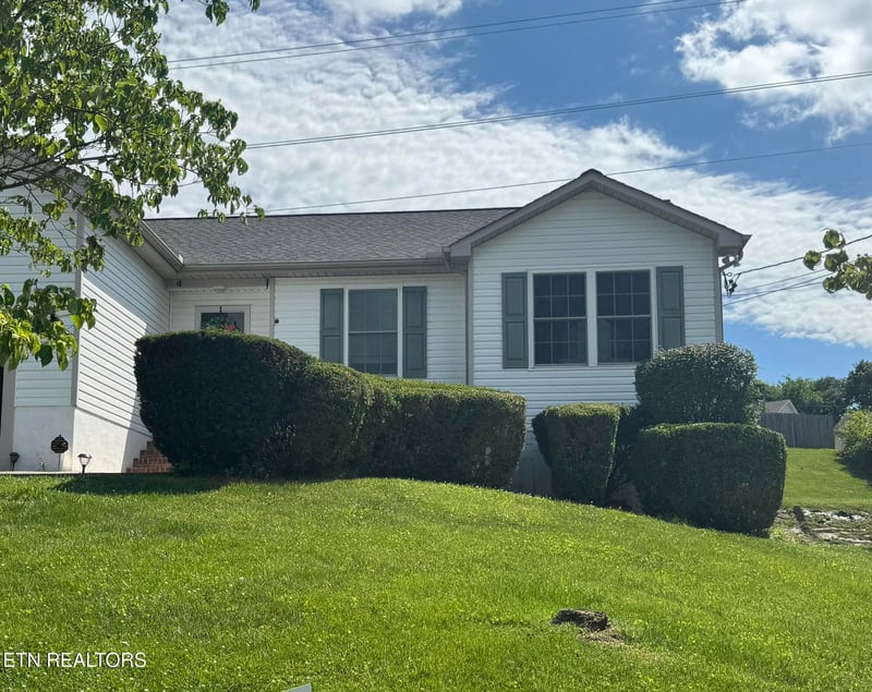 4512 Castleman Ln, Knoxville, TN 37921