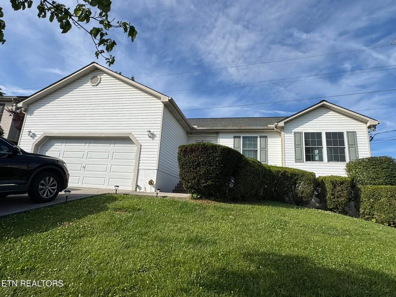 4512 Castleman Ln, Knoxville, TN 37921