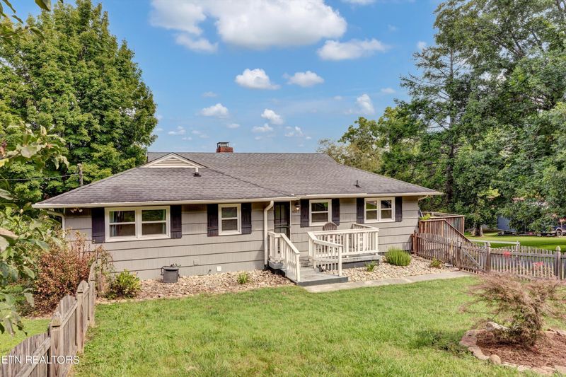 4517 Buffat Mill Rd, Knoxville, TN 37914