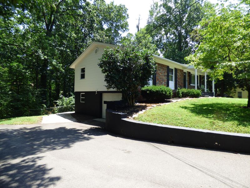 4517 Robindale Dr, Knoxville, TN 37921