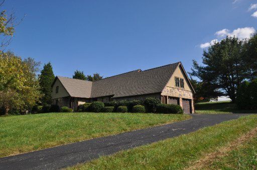 452 E Fox Den Dr, Knoxville, TN 37934