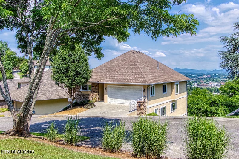 452 Maggie Mack Ln, Sevierville, TN 37862