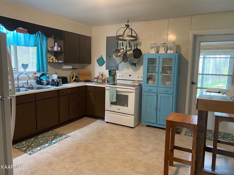 452 Myers Rd, Kingston, TN 37763