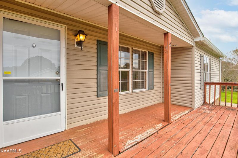 4526 Winslow Dr, Strawberry Plains, TN 37871