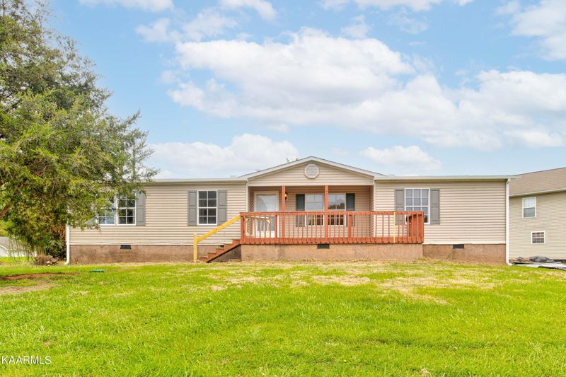 4526 Winslow Dr, Strawberry Plains, TN 37871