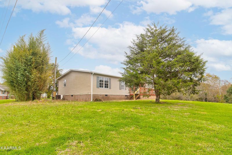 4526 Winslow Dr, Strawberry Plains, TN 37871