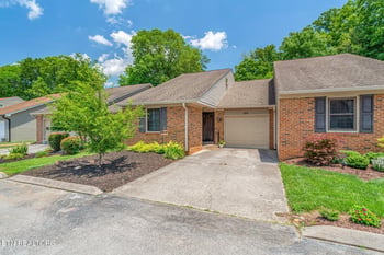 453 Amanda Cir, Knoxville, TN 37922