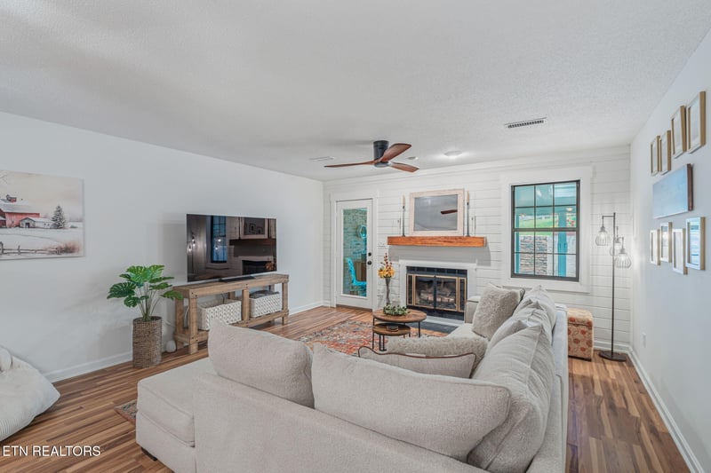 453 Amanda Cir, Knoxville, TN 37922