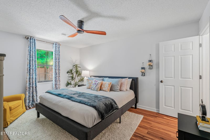 453 Amanda Cir, Knoxville, TN 37922