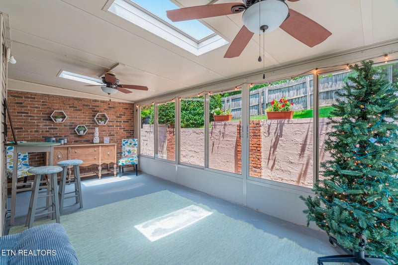 453 Amanda Cir, Knoxville, TN 37922