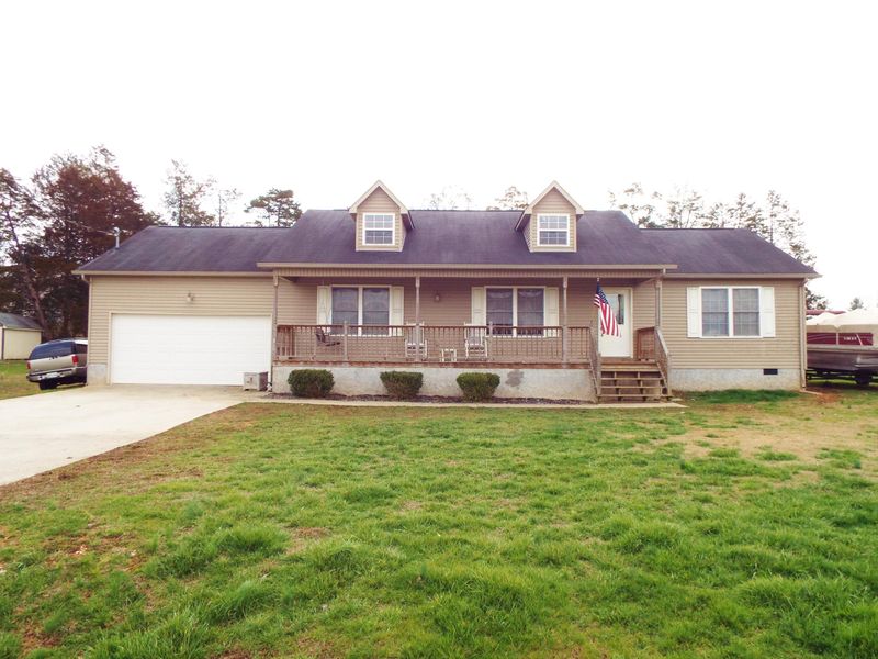 453 Clover Cir, Jacksboro, TN 37757