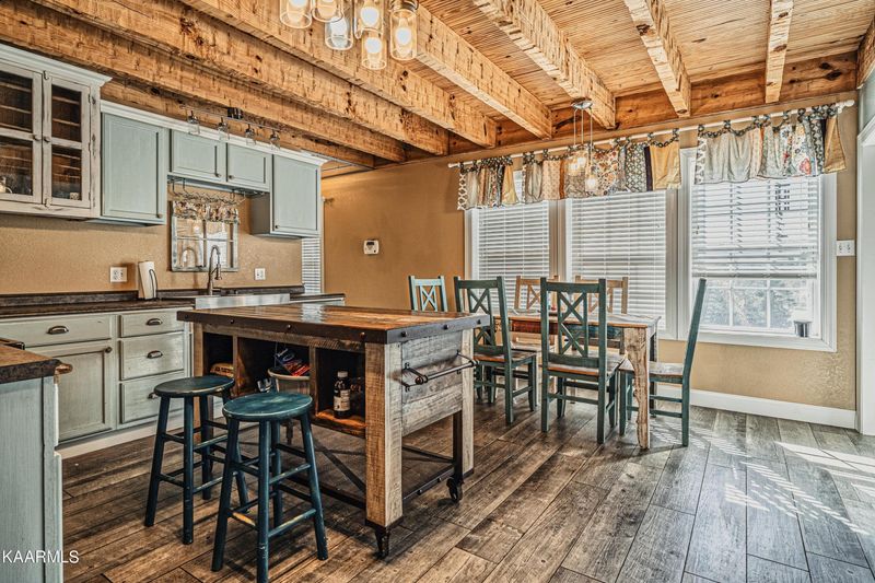 453 Flat Creek Rd, Sevierville, TN 37876