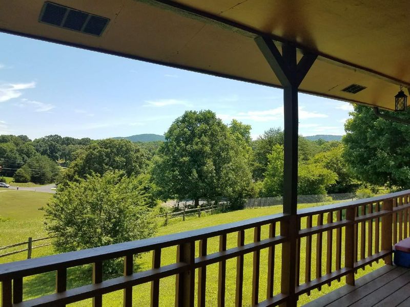 453 Mckinney Dr, Sevierville, TN 37876