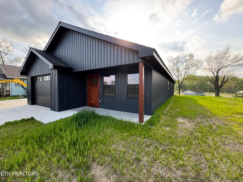 453 N Main St, Oneida, TN 37841