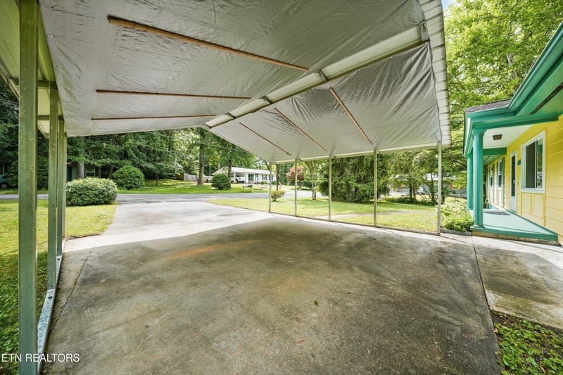 453 Oliver Dr, Oliver Springs, TN 37840