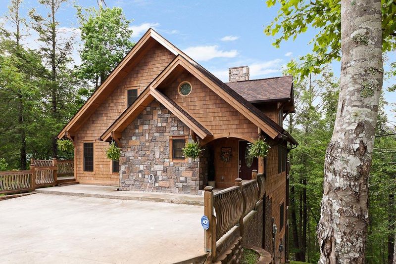 453 P A Proffitt Rd, Gatlinburg, TN 37738