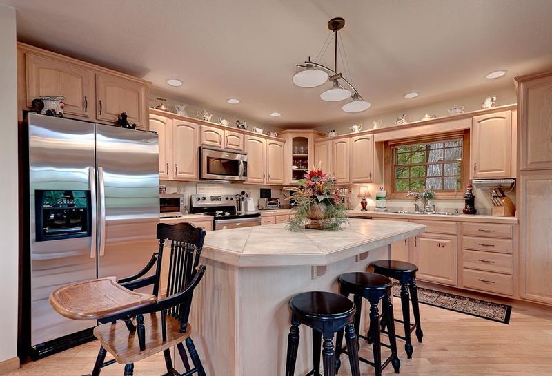 453 P A Proffitt Rd, Gatlinburg, TN 37738
