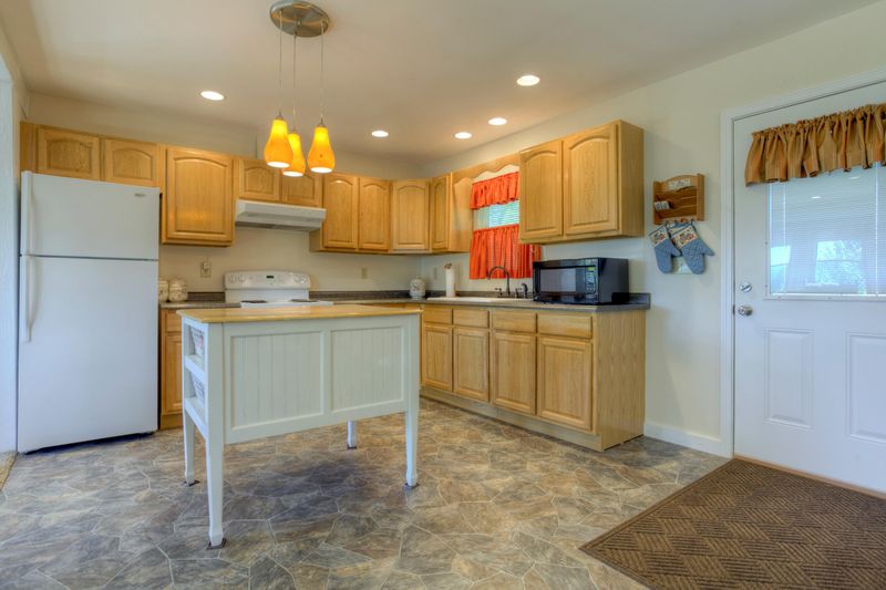 453 Racoon Ln, Pioneer, TN 37847