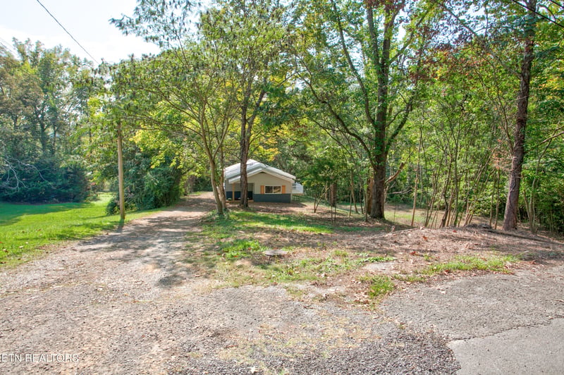4532 Cambridge Rd, Walland, TN 37886