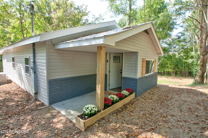 4532 Cambridge Rd, Walland, TN 37886