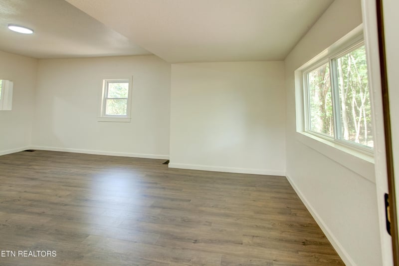 4532 Cambridge Rd, Walland, TN 37886