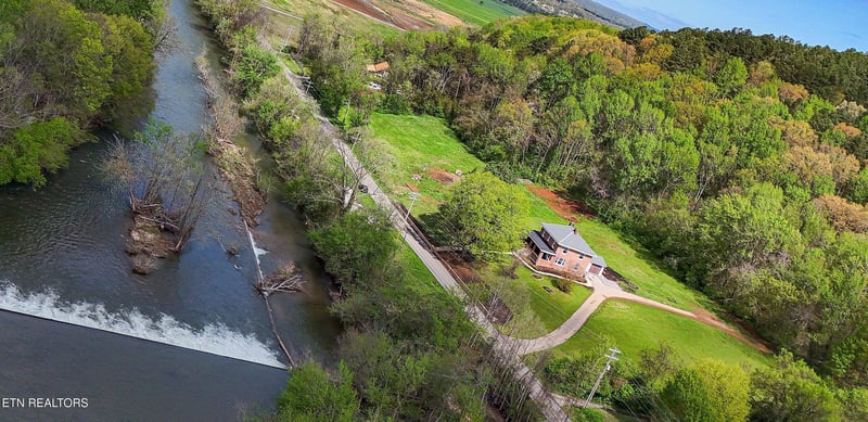 4537 Old Walland Hwy, Walland, TN 37886