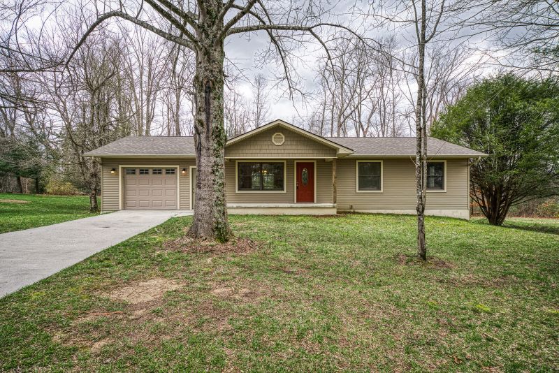 454 Meadows Rd, Sparta, TN 38583