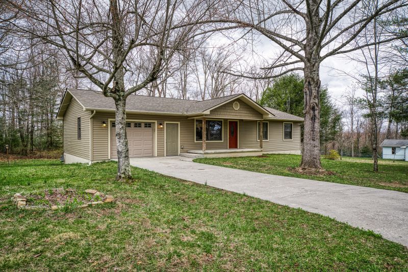 454 Meadows Rd, Sparta, TN 38583